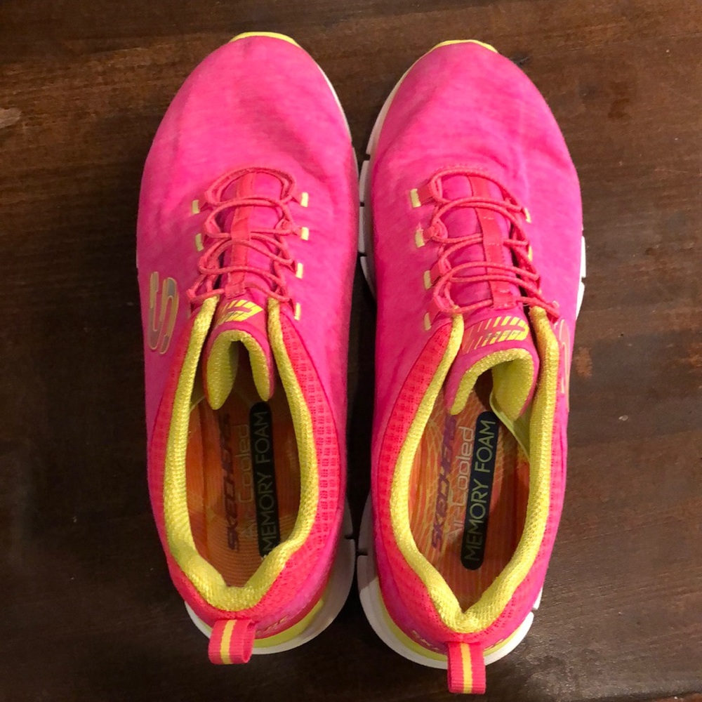 Dual-lite slip-on Skechers